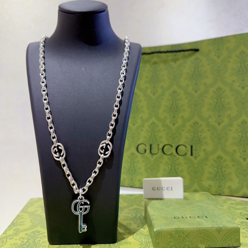 G*u*i necklaces